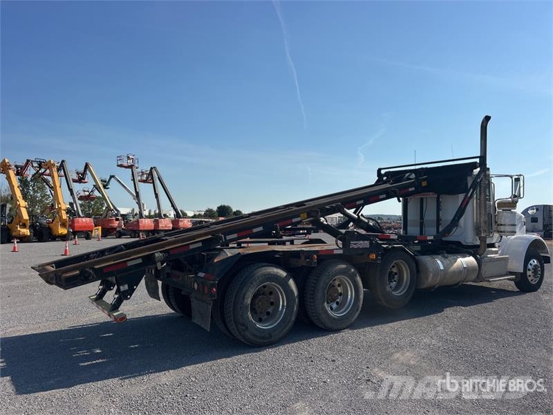 Peterbilt 367 Skip bin truck