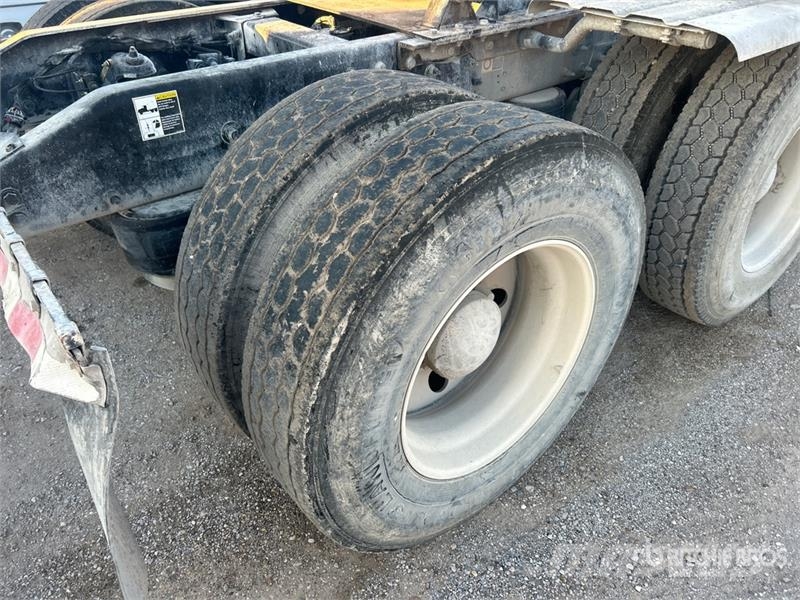 Peterbilt 367 中古トラクターヘッド | トレーラーヘッド