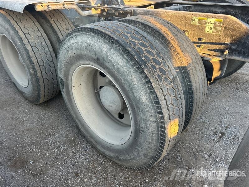 Peterbilt 367 中古トラクターヘッド | トレーラーヘッド