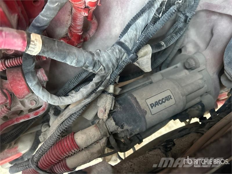Peterbilt 367 中古トラクターヘッド | トレーラーヘッド