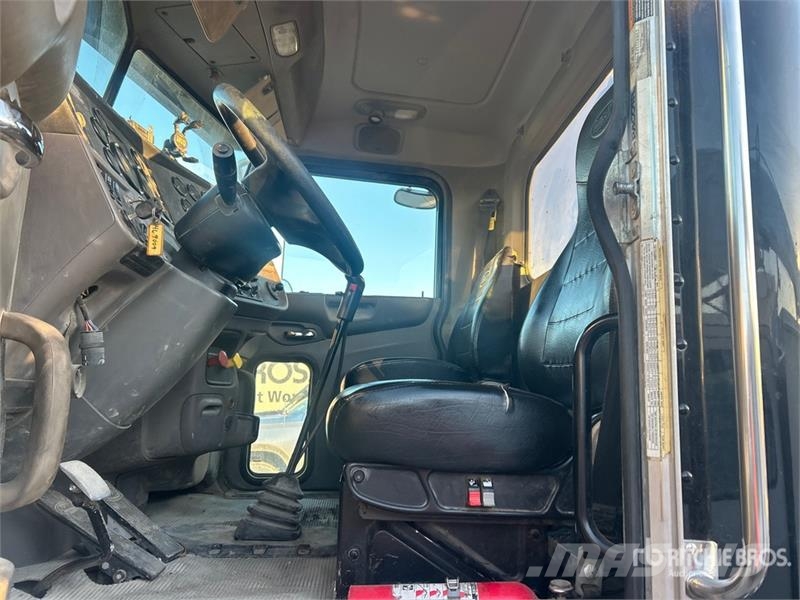 Peterbilt 367 中古トラクターヘッド | トレーラーヘッド