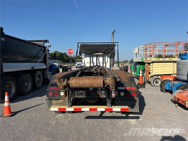 Peterbilt 367 Skip bin truck