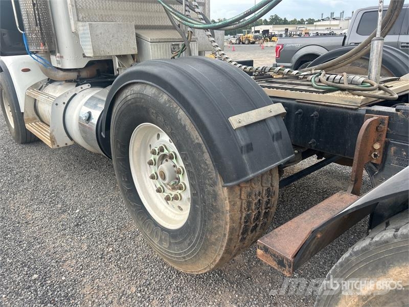 Peterbilt 367 牵引车