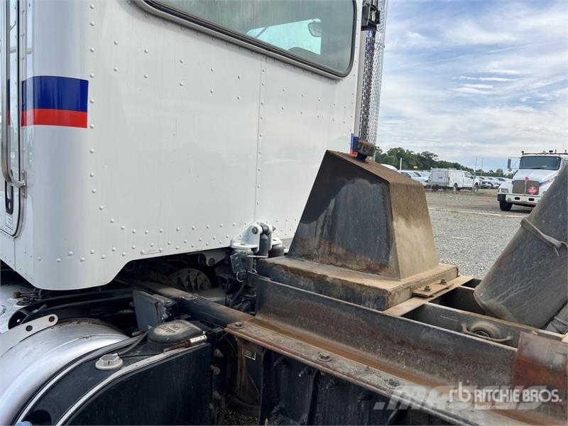 Peterbilt 367 10x4 Quad/A Dump Truck Pašizgāzējs