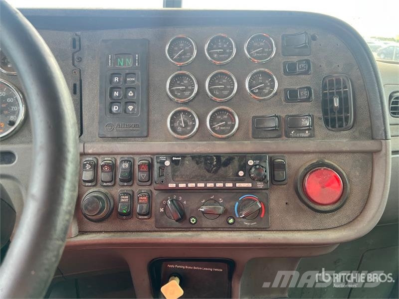 Peterbilt 367 10x4 Quad/A Dump Truck Pašizgāzējs