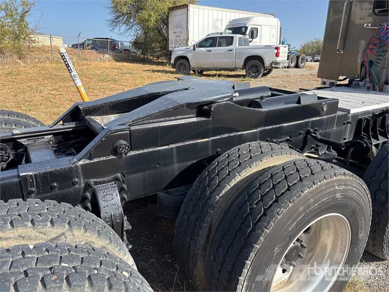Peterbilt 367 12x6 5-Axle Sleeper Truck Tractor Diger kamyonlar
