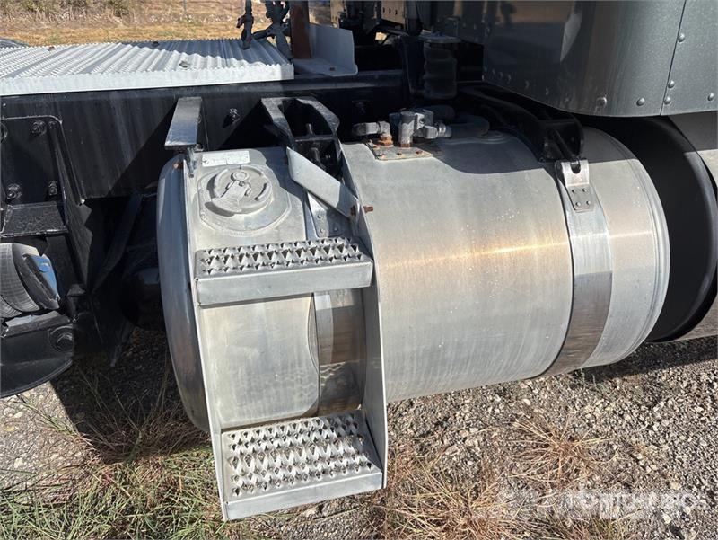 Peterbilt 367 12x6 5-Axle Sleeper Truck Tractor Diger kamyonlar
