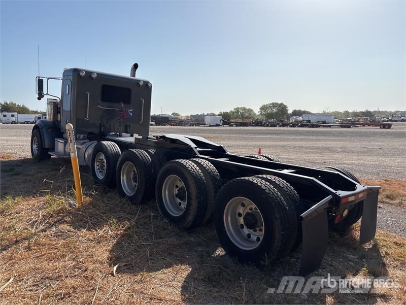 Peterbilt 367 12x6 5-Axle Sleeper Truck Tractor Diger kamyonlar