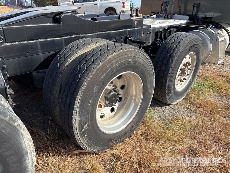 Peterbilt 367 12x6 5-Axle Sleeper Truck Tractor Diger kamyonlar