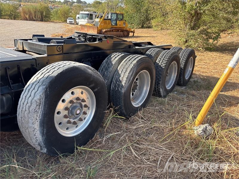 Peterbilt 367 12x6 5-Axle Sleeper Truck Tractor Diger kamyonlar