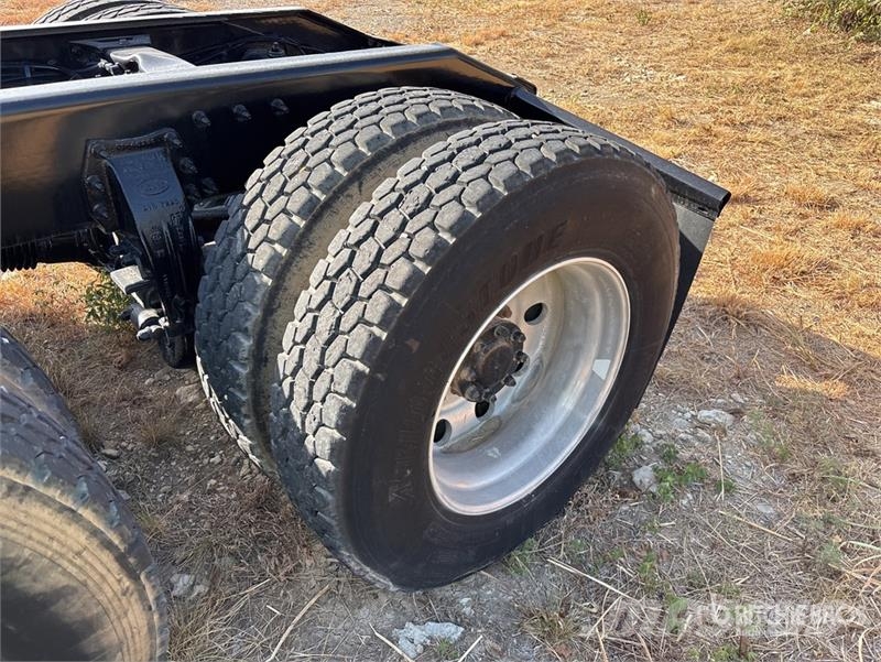 Peterbilt 367 12x6 5-Axle Sleeper Truck Tractor Diger kamyonlar