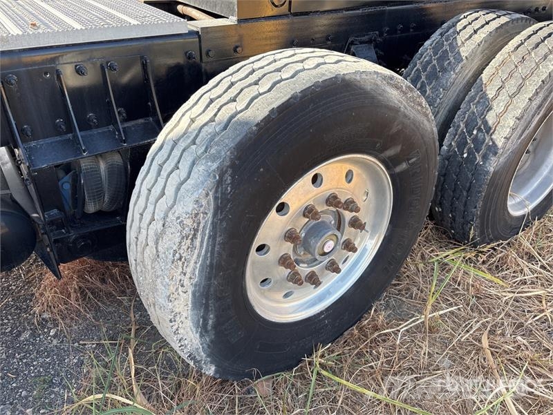 Peterbilt 367 12x6 Quad/A Sleeper Truck Tractor Diger kamyonlar
