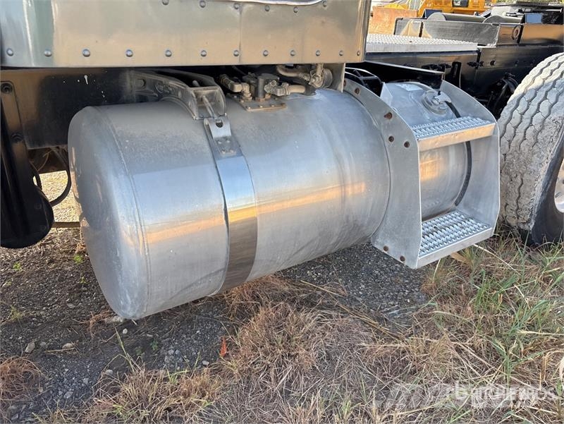 Peterbilt 367 12x6 Quad/A Sleeper Truck Tractor Diger kamyonlar