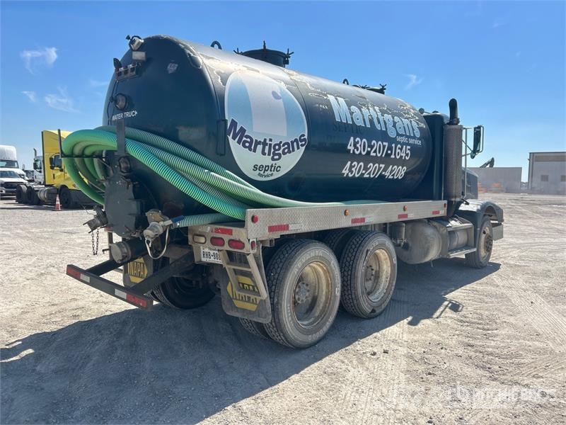 Peterbilt 377 6x4 Vacuum Tanker Truck Saug- und Druckwagen