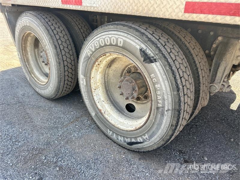 Peterbilt 377 6x4 Vacuum Tanker Truck Saug- und Druckwagen