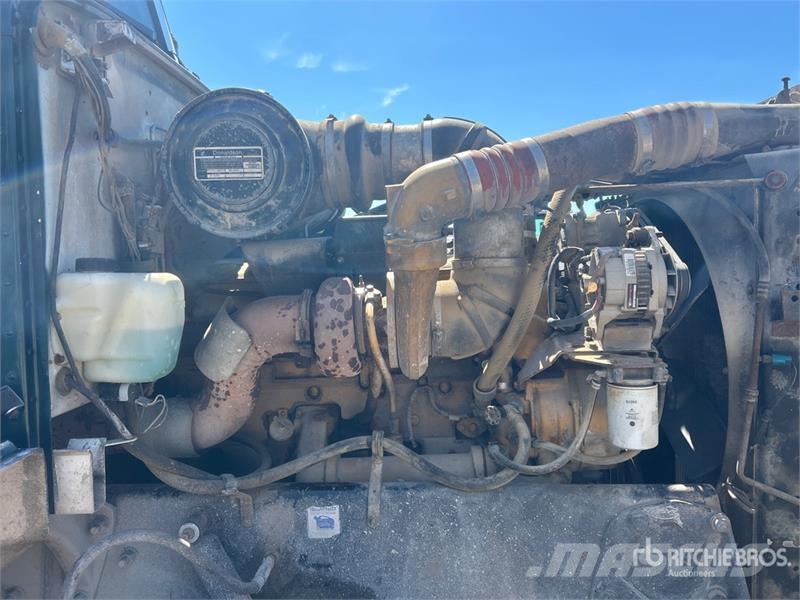 Peterbilt 377 6x4 Vacuum Tanker Truck Saug- und Druckwagen