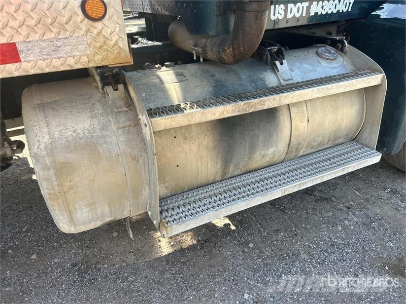 Peterbilt 377 6x4 Vacuum Tanker Truck Saug- und Druckwagen