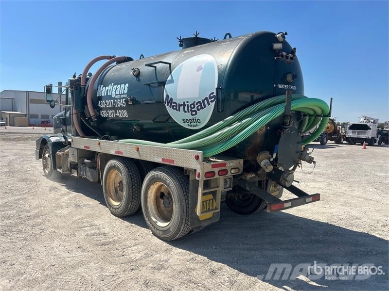 Peterbilt 377 6x4 Vacuum Tanker Truck Saug- und Druckwagen