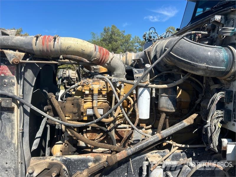 Peterbilt 377 6x4 Vacuum Tanker Truck Saug- und Druckwagen