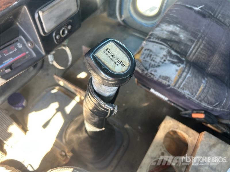 Peterbilt 377 6x4 Vacuum Tanker Truck Saug- und Druckwagen