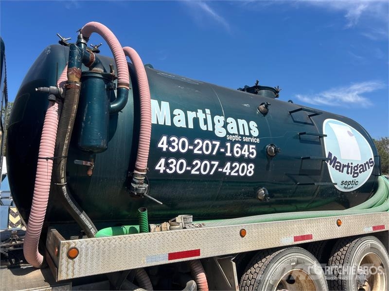 Peterbilt 377 6x4 Vacuum Tanker Truck Saug- und Druckwagen