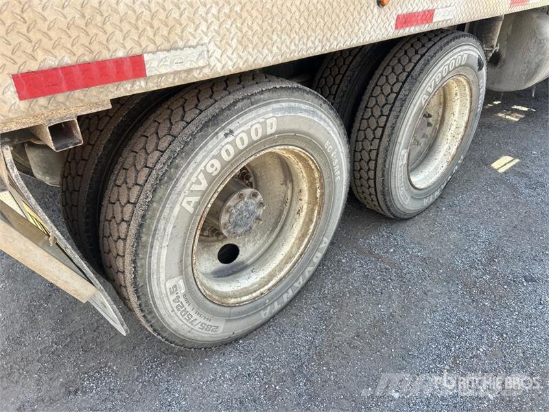 Peterbilt 377 6x4 Vacuum Tanker Truck Saug- und Druckwagen