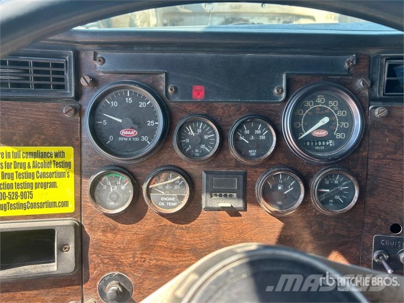 Peterbilt 377 6x4 Vacuum Tanker Truck Saug- und Druckwagen