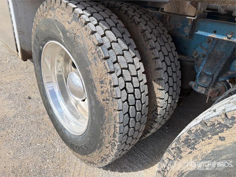 Peterbilt 379 4200 gal 6x4 Tanker Truck Tovornjaki cisterne