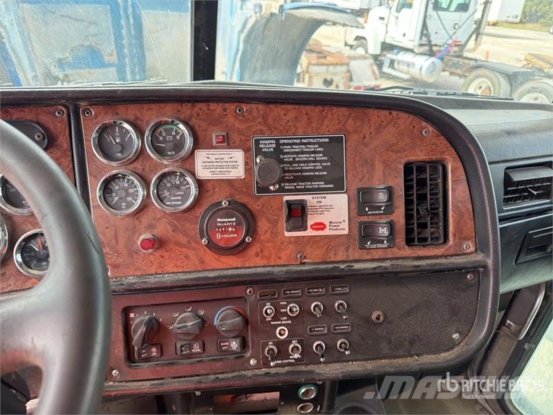 Peterbilt 379 4200 gal 6x4 Tanker Truck Tovornjaki cisterne