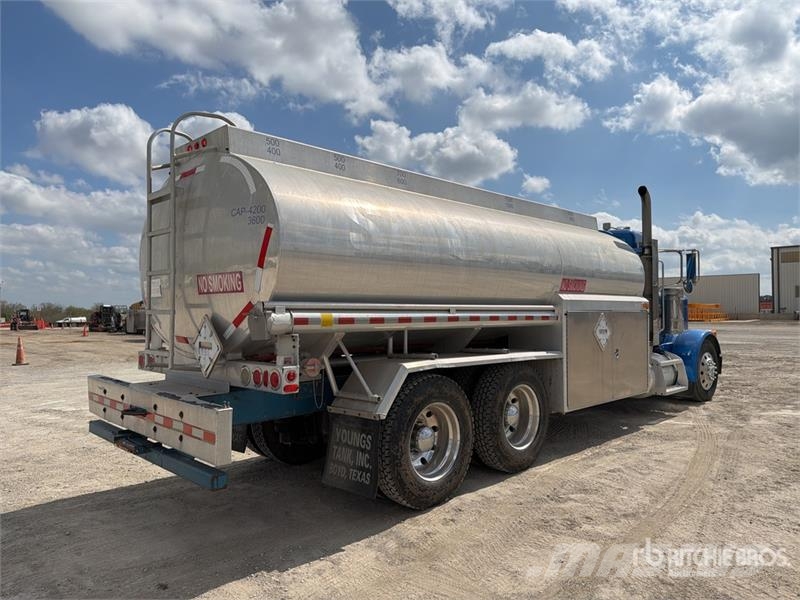 Peterbilt 379 4200 gal 6x4 Tanker Truck Tovornjaki cisterne