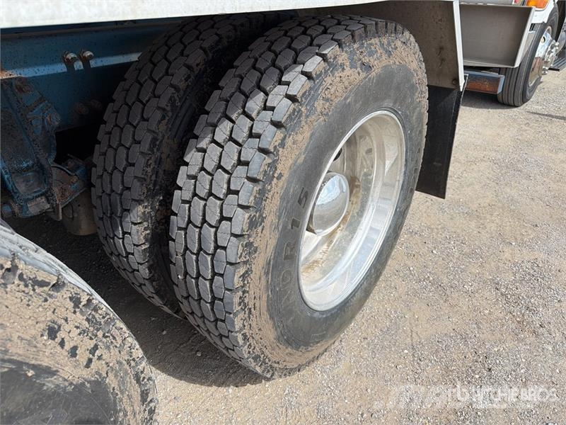 Peterbilt 379 4200 gal 6x4 Tanker Truck Tovornjaki cisterne
