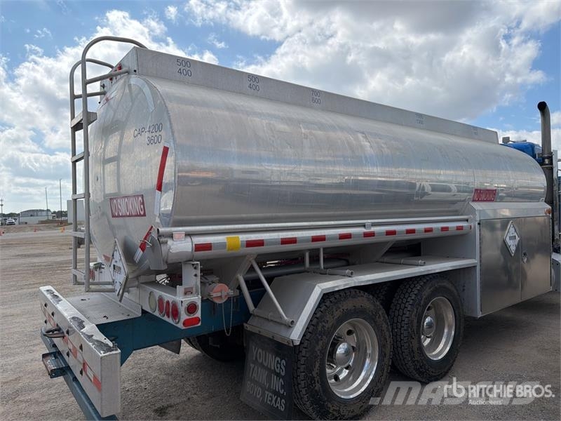 Peterbilt 379 4200 gal 6x4 Tanker Truck Tovornjaki cisterne