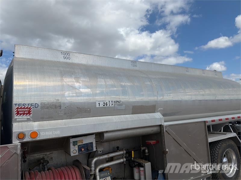 Peterbilt 379 4200 gal 6x4 Tanker Truck Tovornjaki cisterne
