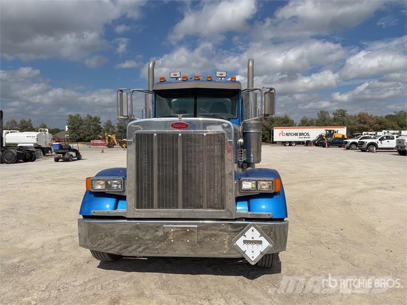 Peterbilt 379 4200 gal 6x4 Tanker Truck Tovornjaki cisterne