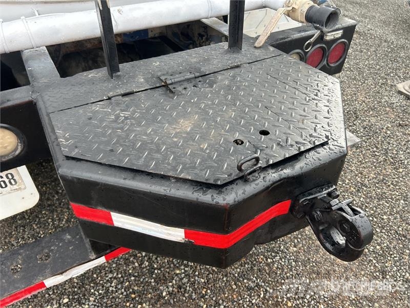 Peterbilt 384 Water bowser