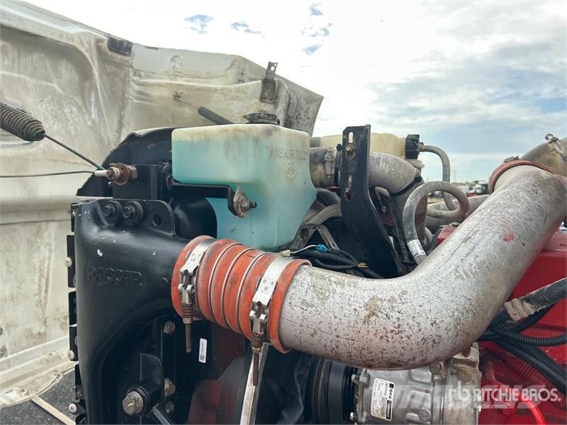 Peterbilt 384 Water bowser