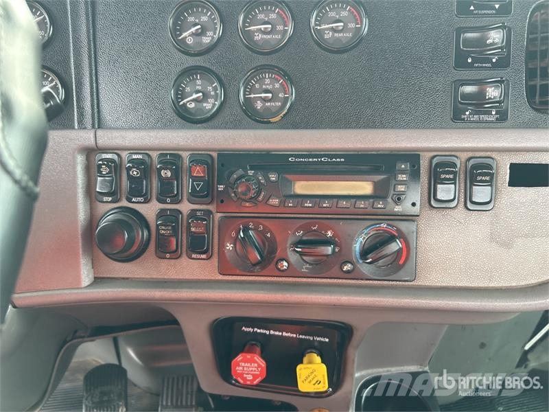 Peterbilt 384 Water bowser