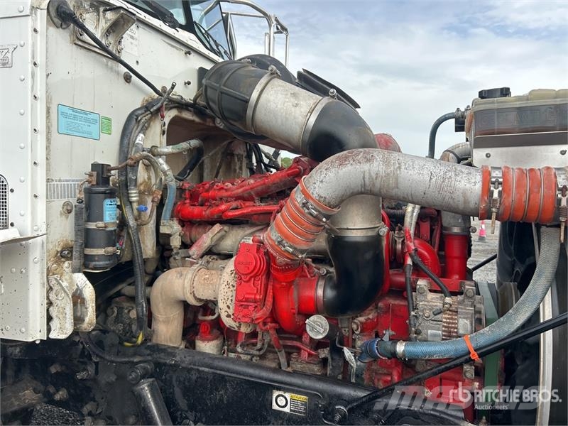 Peterbilt 384 Water bowser