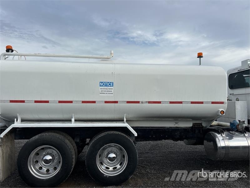 Peterbilt 384 Water bowser
