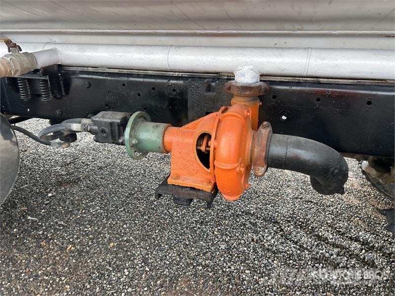 Peterbilt 384 Water bowser
