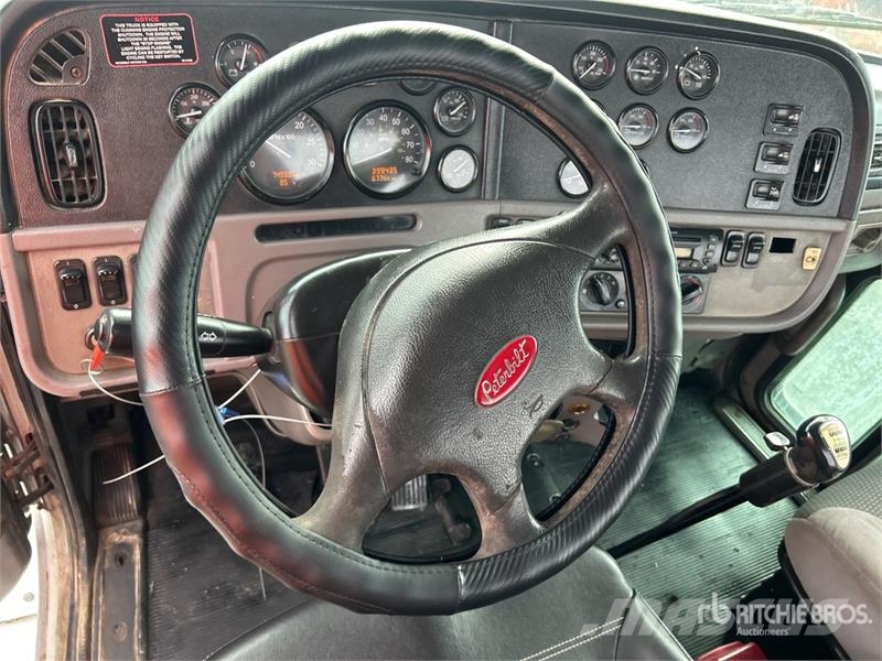 Peterbilt 384 Water bowser