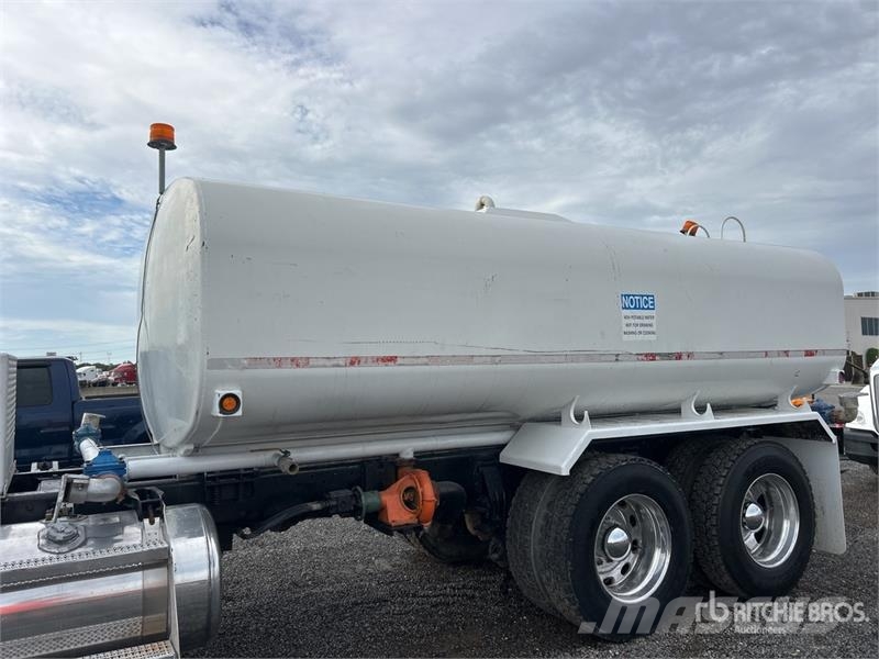 Peterbilt 384 Water bowser