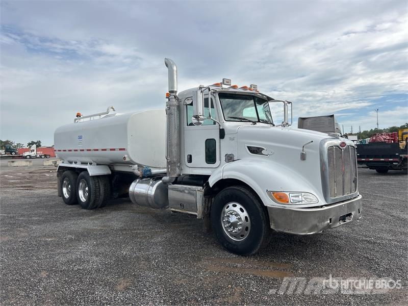 Peterbilt 384 Water bowser