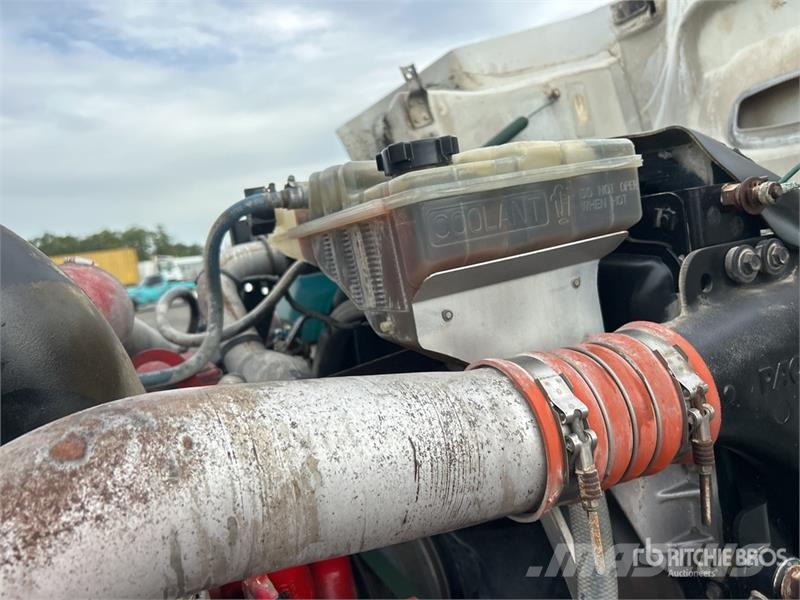 Peterbilt 384 Water bowser