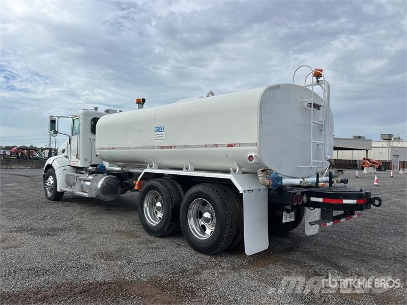 Peterbilt 384 Water bowser