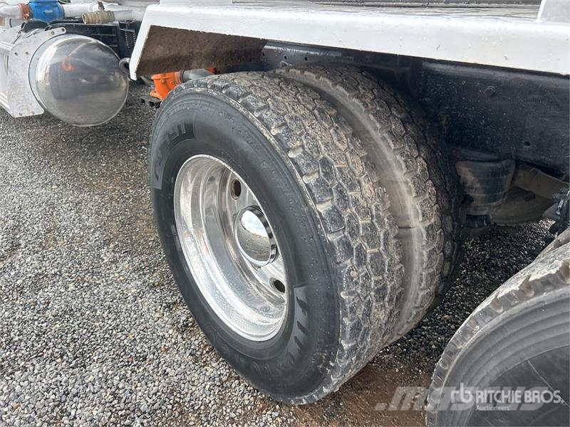 Peterbilt 384 Water bowser