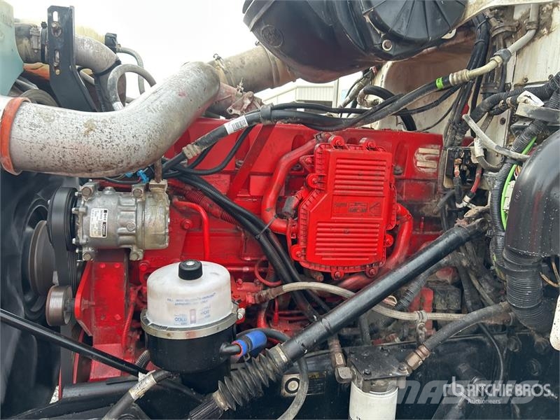 Peterbilt 384 Water bowser