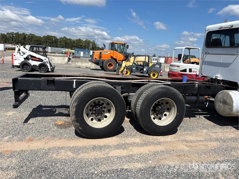 Peterbilt 385 6x4 Cab and Chassis Kabine in notranjost