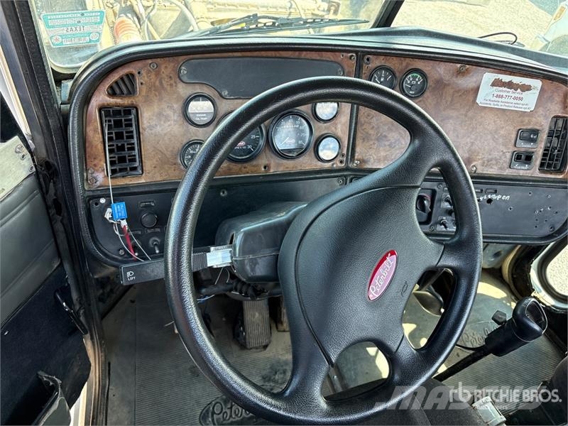 Peterbilt 385 6x4 Cab and Chassis Kabine in notranjost