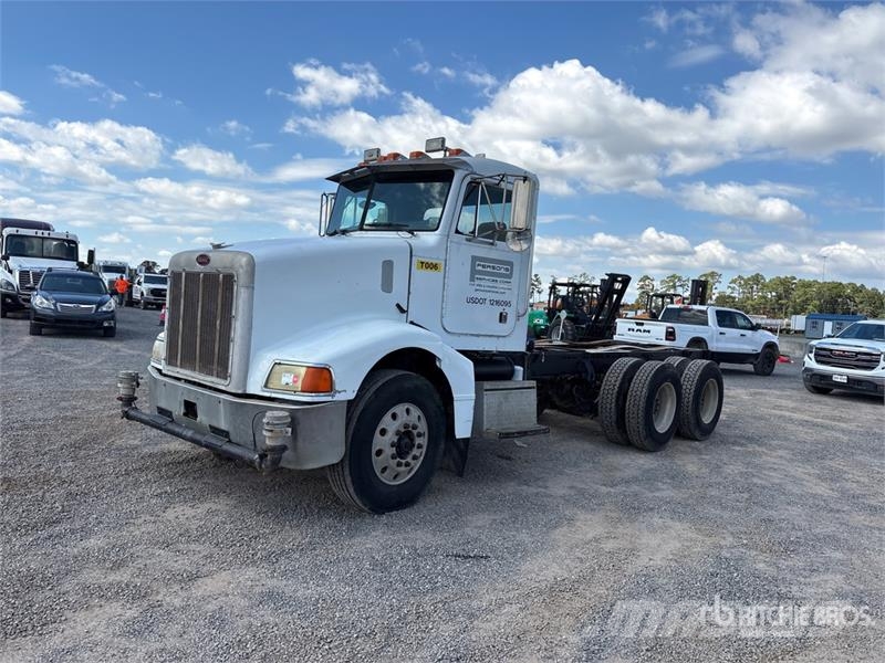 Peterbilt 385 6x4 Cab and Chassis Kabine in notranjost